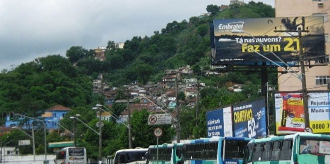 Painéis Rodoviários e Frontlights na Rodovia Padre Anchieta
