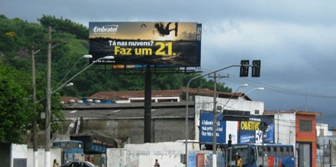 Painéis Rodoviários e Frontlights na Rodovia Padre Anchieta