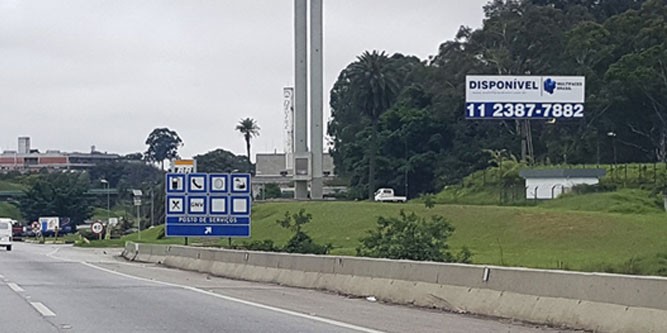 Painéis Rodoviários e Frontlights na Rodovia dos Imigrantes